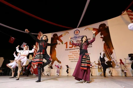 ​Gürcüstan azərbaycanlılarının folkor ansamblı Türkiyədəki beynəlxalq festivalda iştirak edib
