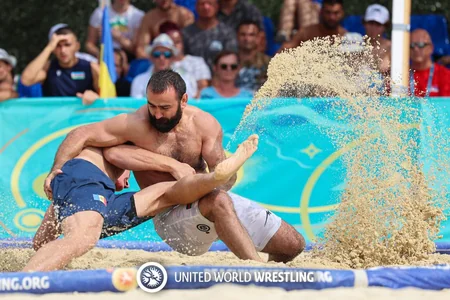 Azərbaycanın çimərlik güləşçiləri Rumıniyada 2 gümüş medal qazanıb