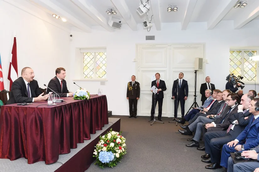 Azərbaycan və Latviya prezidentləri mətbuata bəyanatlarla çıxış ediblər - YENİLƏNİB