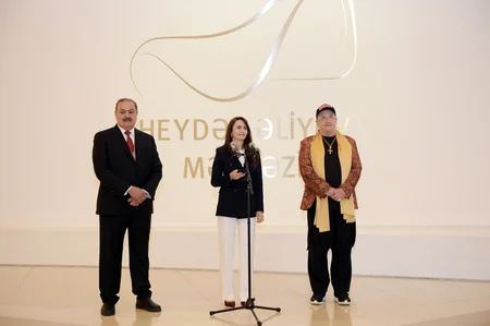 Heydər Əliyev Mərkəzində bəhreynli rəssamın “İlk qığılcım” adlı sərgisi açılıb