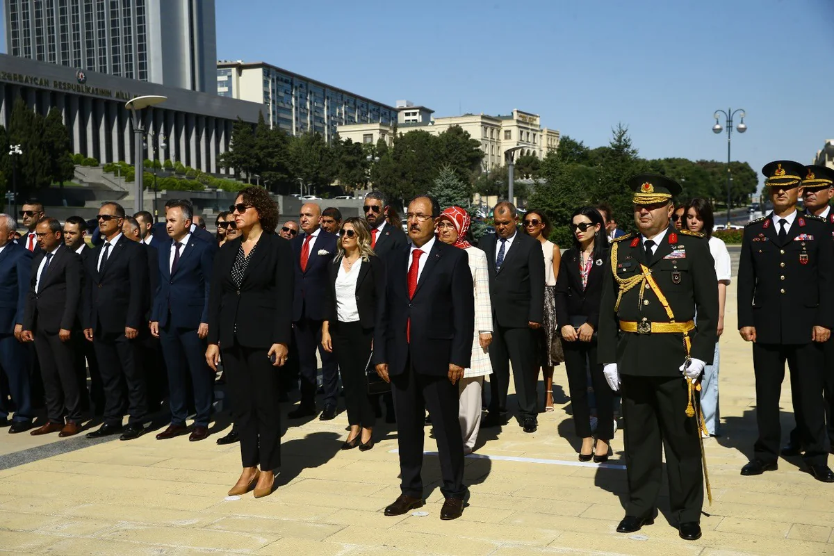 Cahit Bağcı Türk Şəhidliyini ziyarət edib
