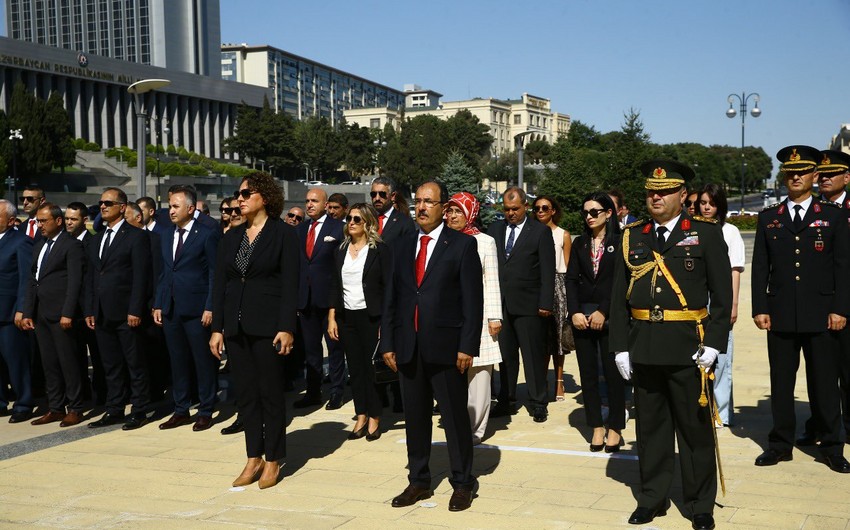 Cahit Bagcı visits Turkish Martyrs' Valley in Baku