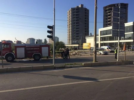 Türkiyədə polis avtomobilinə hücum olub, iki polis yaralanıb