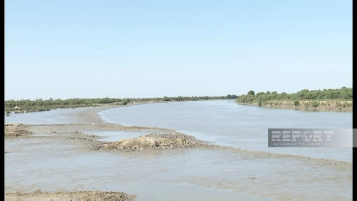 Kürlə dənizin qovuşduğu ərazidə vurulan suaşıran bənd dağılıb