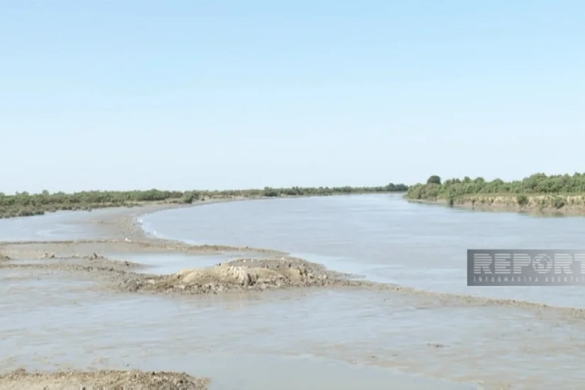 Обрушилась дамба на участке впадения Куры в Каспийское море