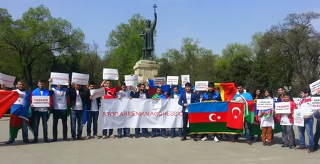 Azərbaycanlı tələbələr Moldovada nümayiş keçiriblər