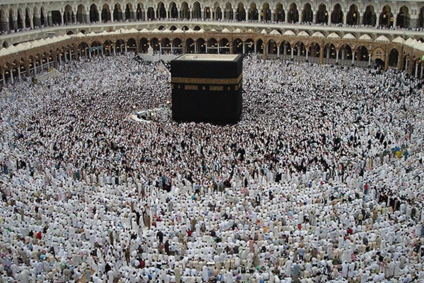 İndoneziyalı gənc Həcc ziyarətini həyata keçirmək üçün piyada 9 min km yol qət edib