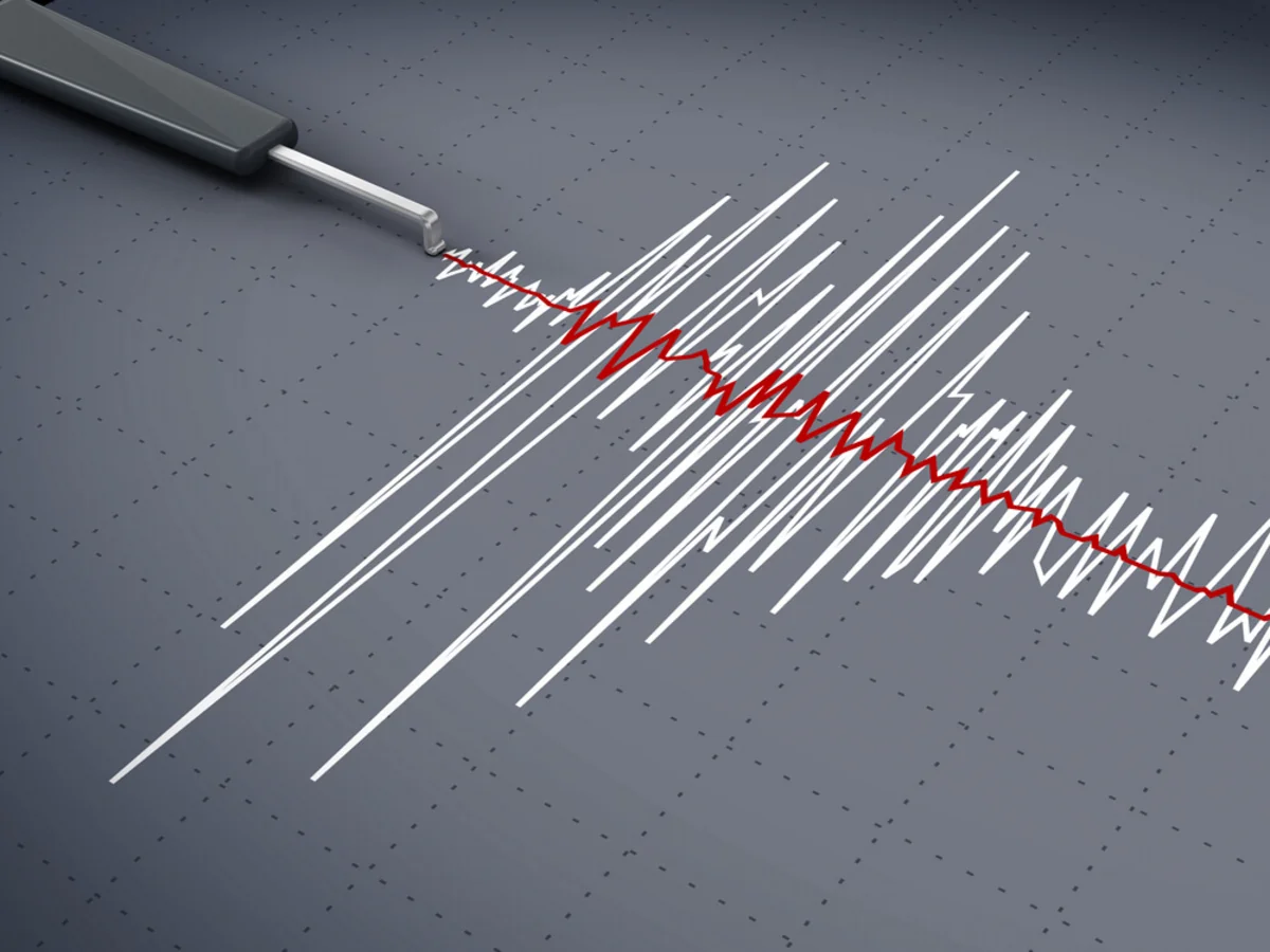5.5-magnitude quake hits Iran