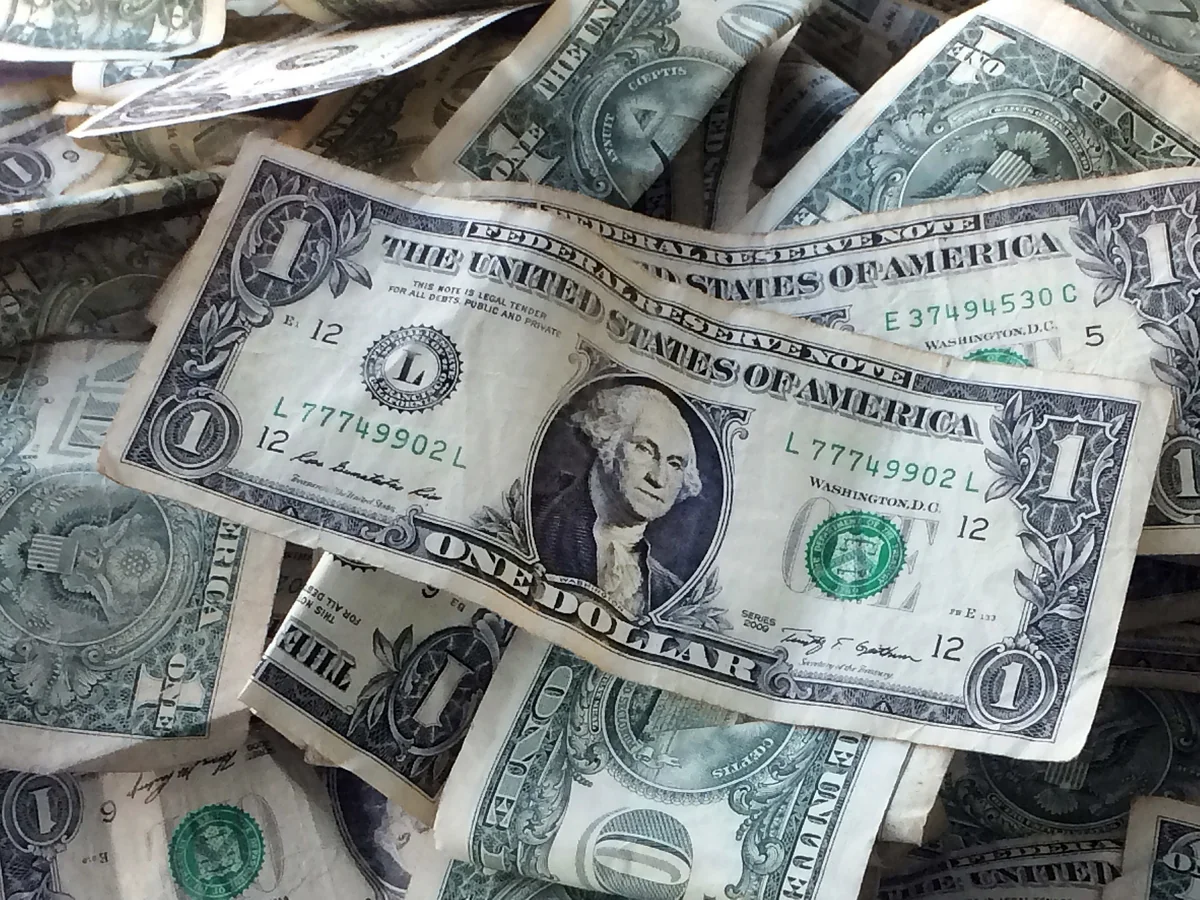 Capital outflow from Azerbaijan exceeds $2B in three quarters