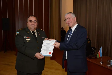 Azerbaijani servicemen successfully complete course of British Ministry of Defense