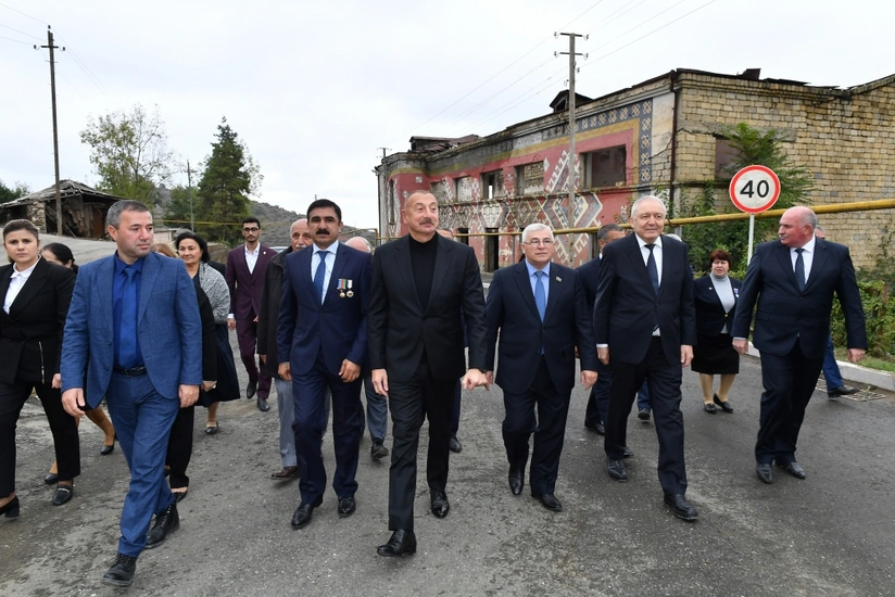 Prezident İlham Əliyev Xocavənd rayon ictimaiyyətinin nümayəndələri ilə birlikdə Tuğ kəndində olub