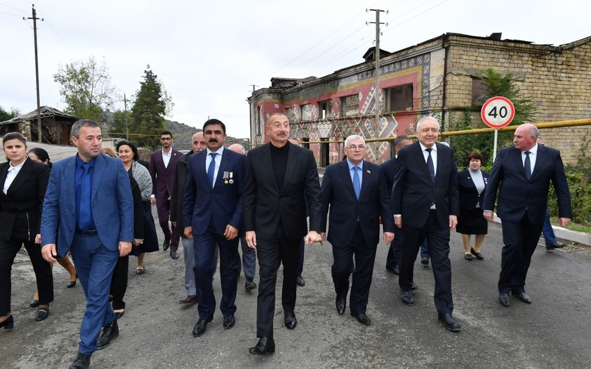 Prezident İlham Əliyev Xocavənd rayon ictimaiyyətinin nümayəndələri ilə birlikdə Tuğ kəndində olub