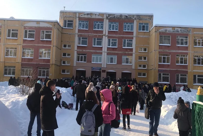 В Самаре 800 человек эвакуировали из школы