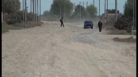 Sabirabadda 2,5 km-lik yol problemi: şagirdlər dərsə, xəstələr həkimə vaxtında gedə bilmir - REPORTAJ