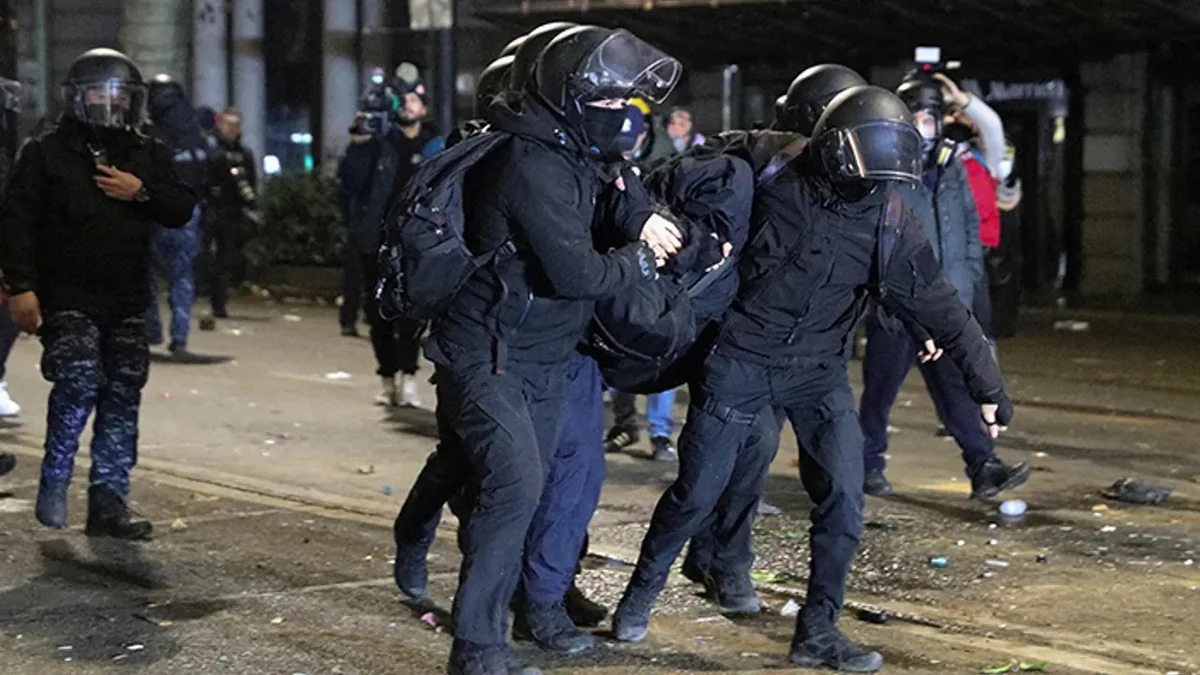 Gürcüstanda 3 etirazçı polislərə hücum və əmlaka zərər vurma faktı üzrə saxlanılıb