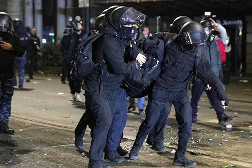 Gürcüstanda 3 etirazçı polislərə hücum və əmlaka zərər vurma faktı üzrə saxlanılıb