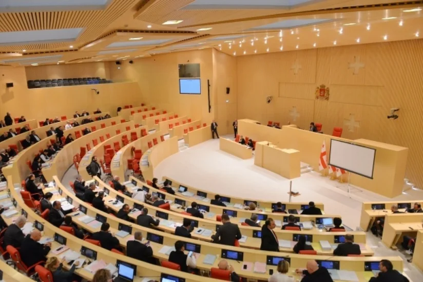 Gürcüstan parlamentində mübahisə yaranıb, iclasa fasilə verilib - YENİLƏNİB