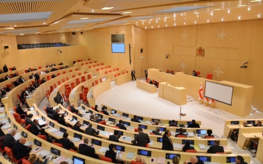 Gürcüstan parlamentində mübahisə yaranıb, iclasa fasilə verilib - YENİLƏNİB