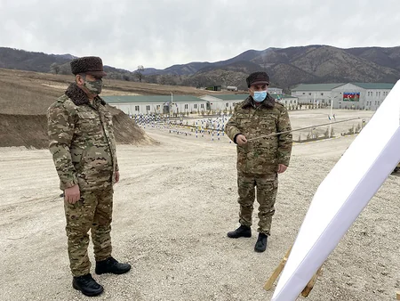 Zakir Həsənov Laçına gedib, yeni tikilən hərbi hissələrə baxış keçirib