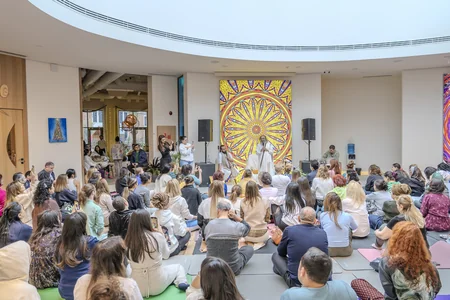 Nine Senses hosts meditation practice from famous Indian guru