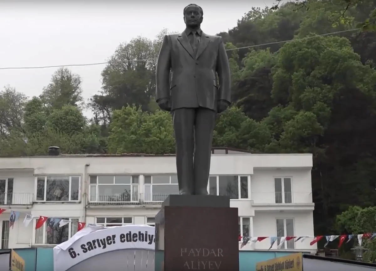 İstanbulda ümummilli lider Heydər Əliyevin anadan olmasının 94-cü ildönümü qeyd olunub - FOTO - VİDEO