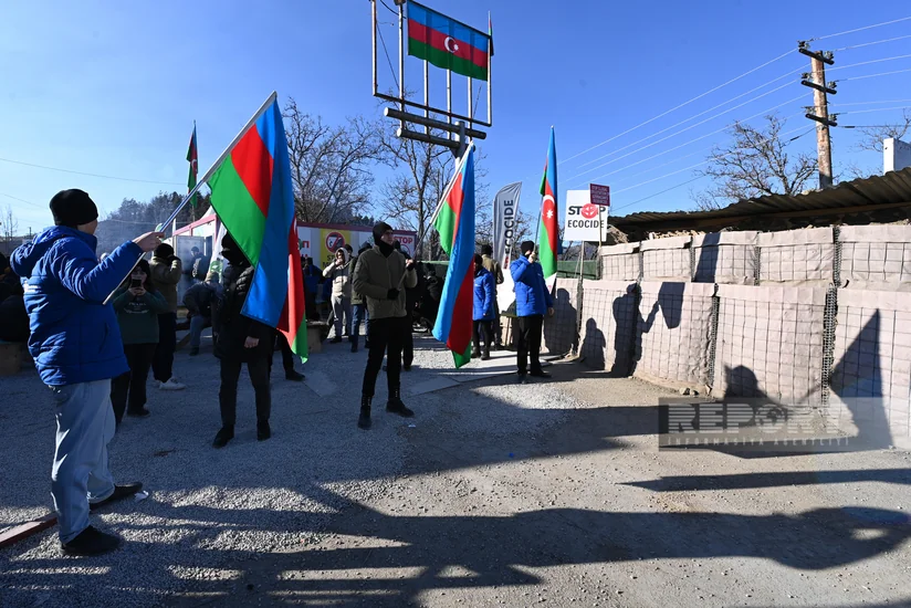 Protest continues on Khankandi-Lachin road, 'Karabakh Shikastasi' played - VIDEO