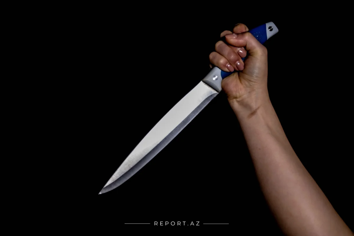 Qaxda qadın onu döyən keçmiş sevgilisini bıçaqlayıb