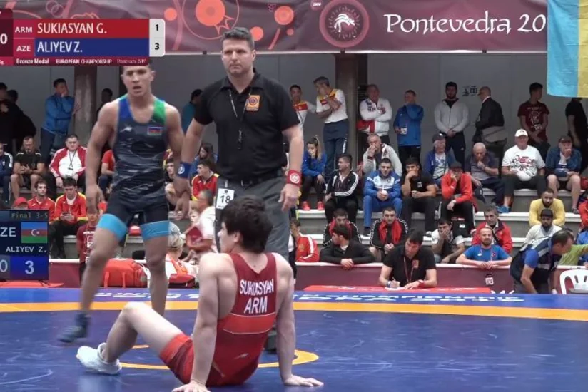 Азербайджанский борец завоевал на чемпионате Европы бронзовую медаль, обыграв армянина