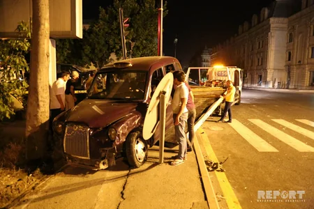 Bakıda London taksisi qəza törədib - VİDEO - YENİLƏNİB