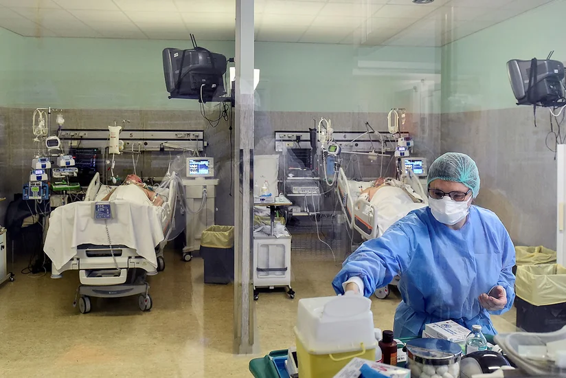 В Италии зараженные коронавирусом мигранты покусали врачей