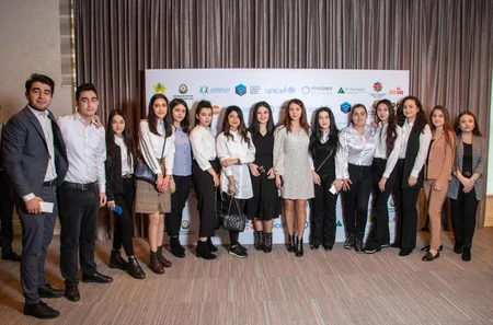 Gənclər və könüllülər mükafatlandırıldı