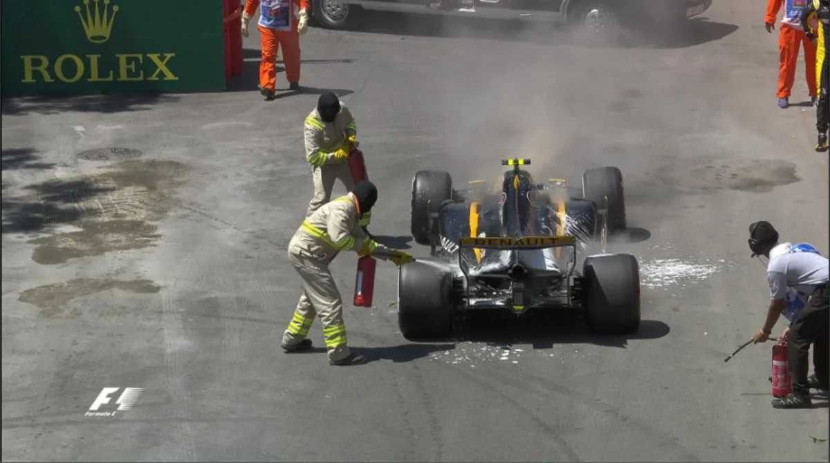 Formula 1: Colion Palmerin idarə etdiyi Renault bolidi sərbəst yürüş zamanı yanıb - VİDEO