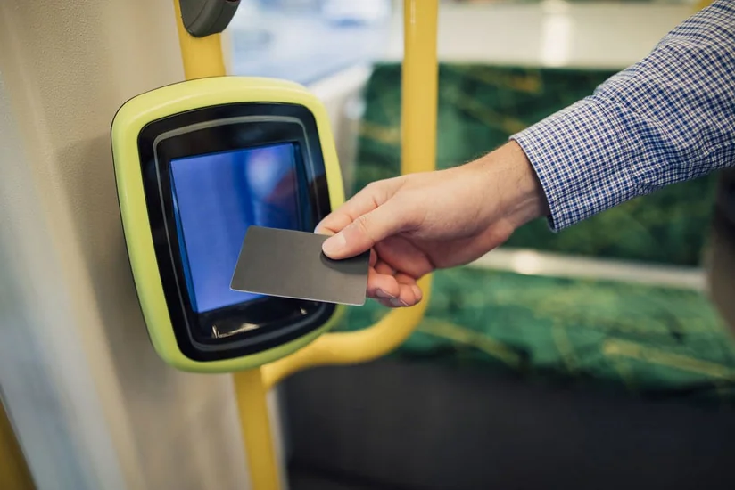 Bakıda günün pik saatlarında avtobuslarda gediş haqqı fərqli qiymətə ola bilər