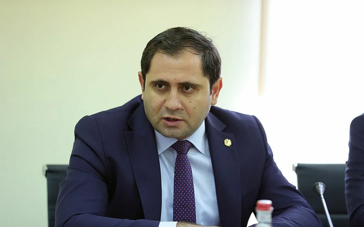 Ermənistanda hökumətin və müdafiə nazirinin istefası tələb olunur