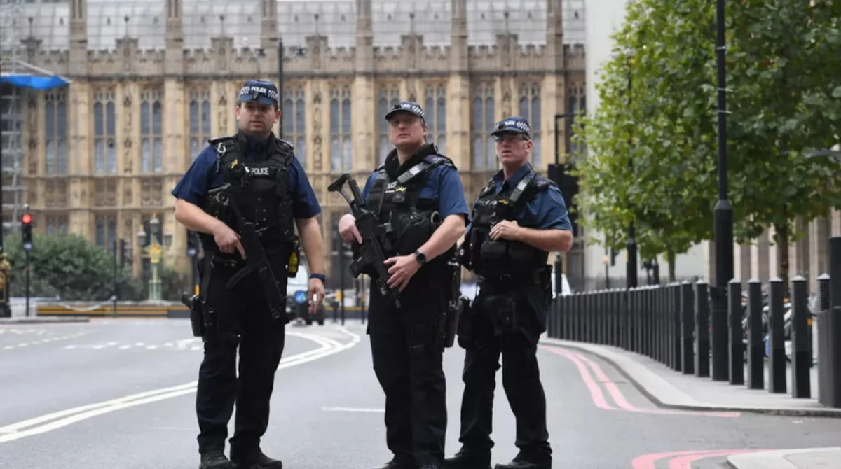 Londonda ABŞ səfirliyinin minalanması barədə yalan məlumat verən şəxs saxlanılıb