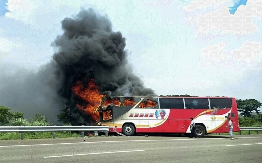 Çində 26 nəfər turist avtobusunda yanaraq ölüb - YENİLƏNİB