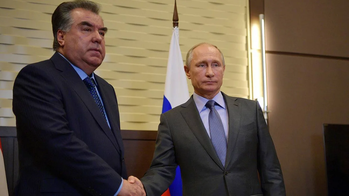 Президенты России и Таджикистана по телефону обсудили ситуацию в Казахстане