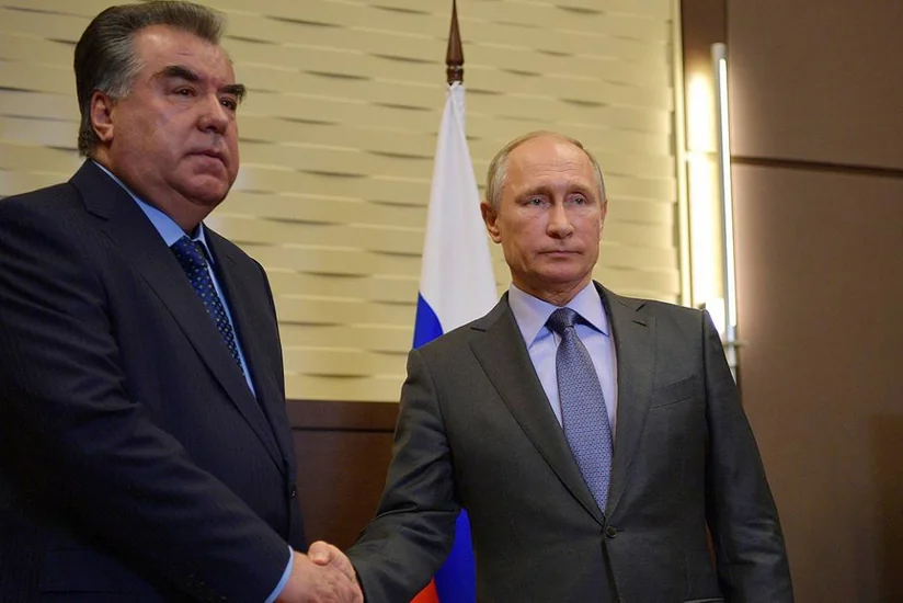 Президенты России и Таджикистана по телефону обсудили ситуацию в Казахстане