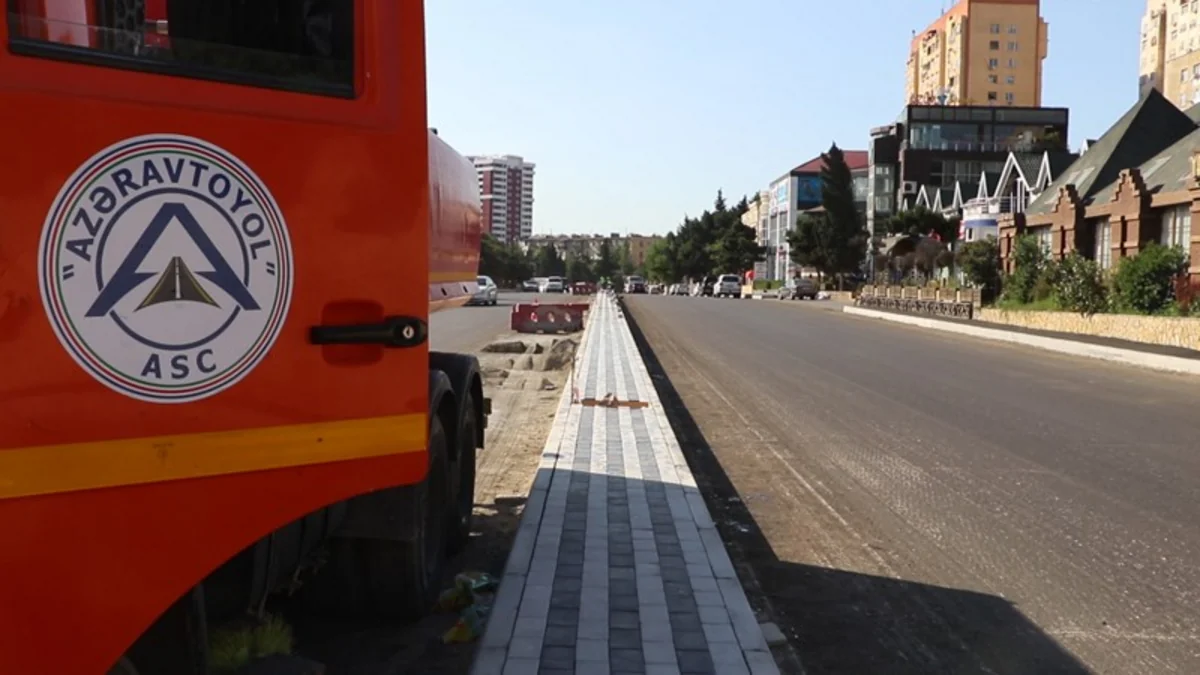 Bakının daha bir prospektində təmir işləri aparılır