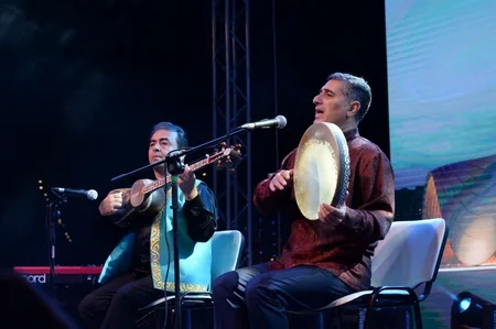 Heydər Əliyev Mərkəzinin parkında muğam-caz konserti olub