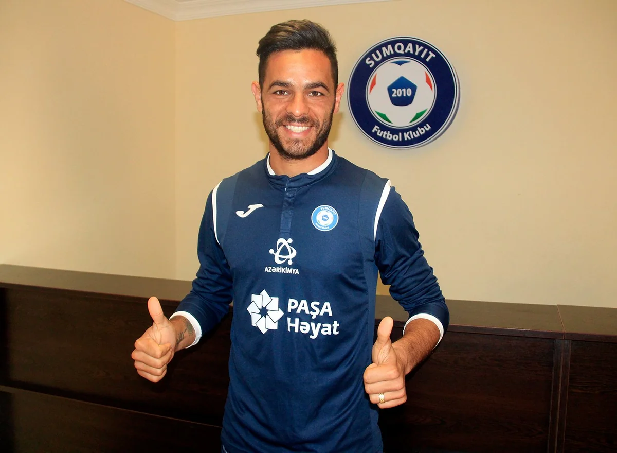 Millimizin sabiq futbolçusu pula görə klubundan ayrılır