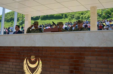 Müdafiə Nazirliyinin hərbi hissələrində andiçmə mərasimi keçirilib