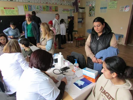 Qərbi Azərbaycandan deportasiya olunmuş qaçqınların tibbi müayinələri təşkil edilib