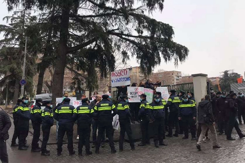 Tbilisidə polis və etirazçılar arasında qarşıdurma olub, 10-a yaxın şəxs saxlanılıb