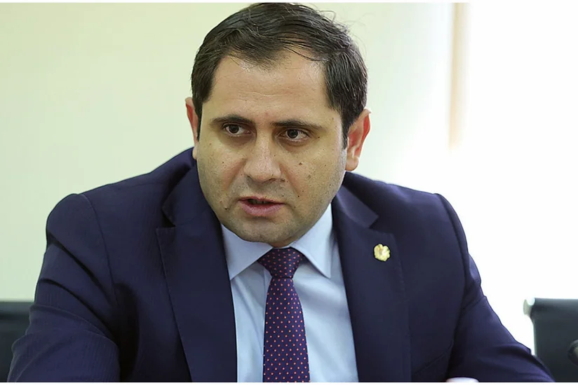 İtkin düşən erməni hərbçilərin yaxınları müdafiə nazirini təhdid ediblər