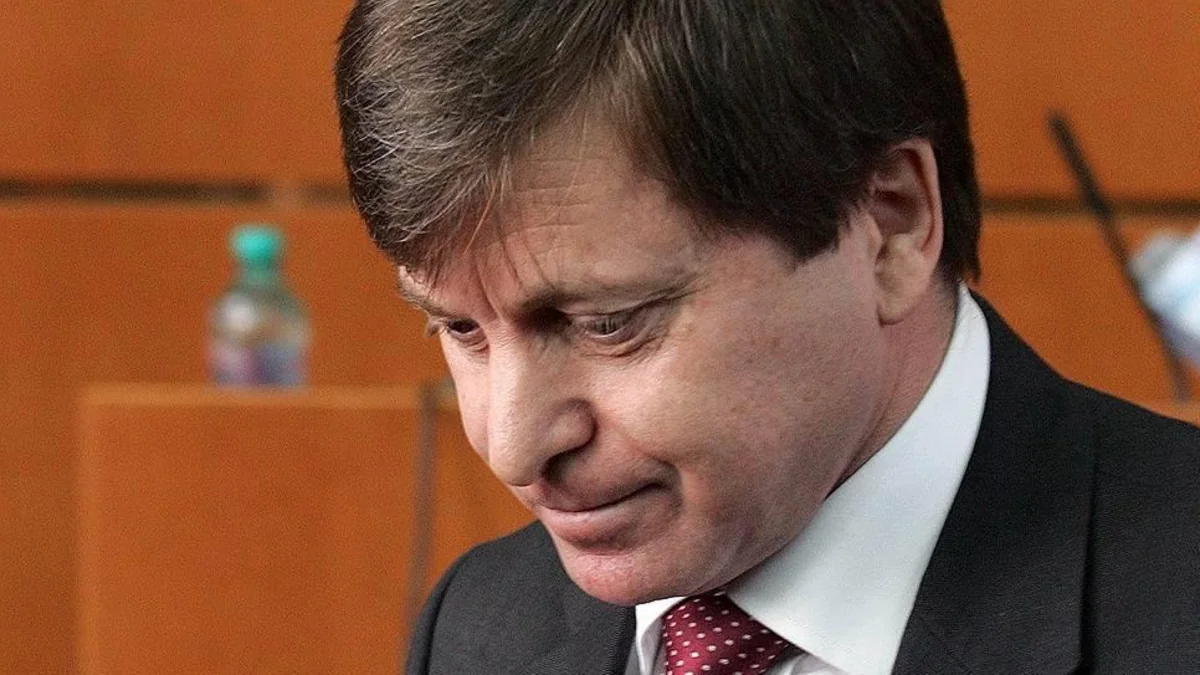 В Махачкале после наезда автомобиля погиб экс-премьер Дагестана