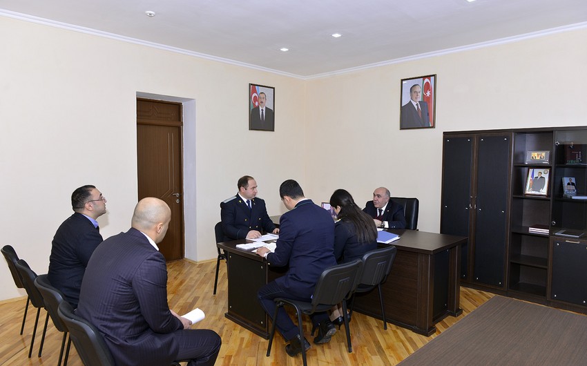 Baş prokuror Qobustan şəhərində vətəndaşları qəbul edib