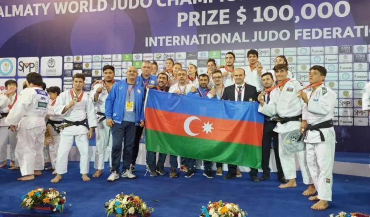 Azərbaycanın yeniyetmə cüdoçuları dünya birinciliyinin komanda yarışlarında gümüş medal qazanıb - FOTO