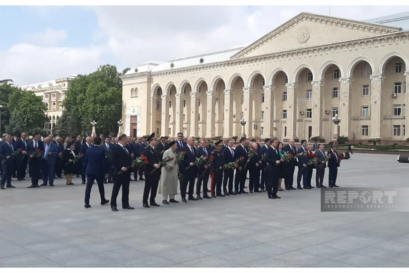 Gəncədə Heydər Əliyevin 100 illik yubileyi qeyd olunub