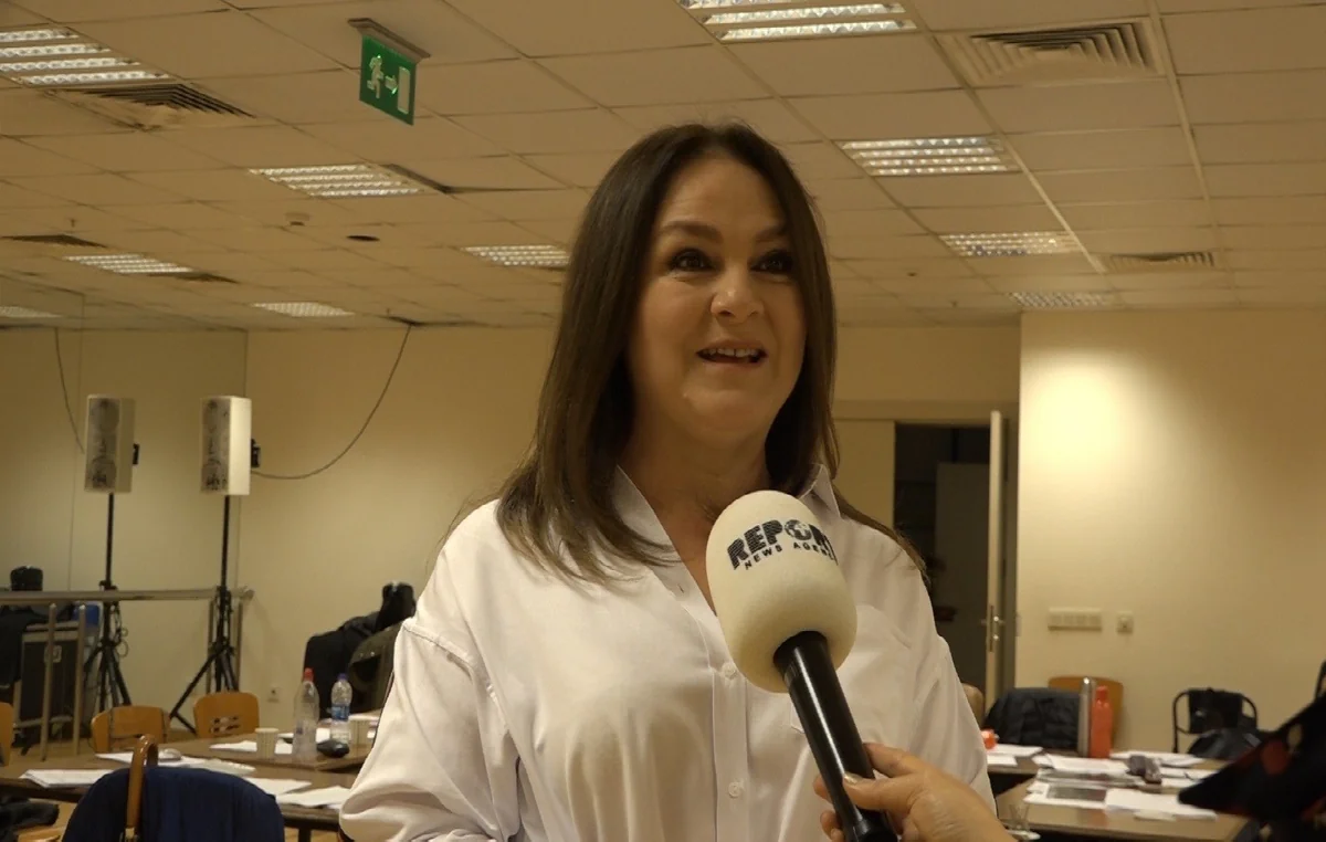 Azərbaycanlı aktrisanın təyyarədə pulu oğurlanıb